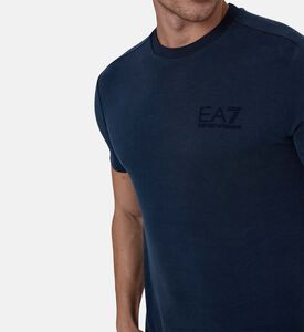 تيشيرت بياقة دائرية وبتطريز شعار