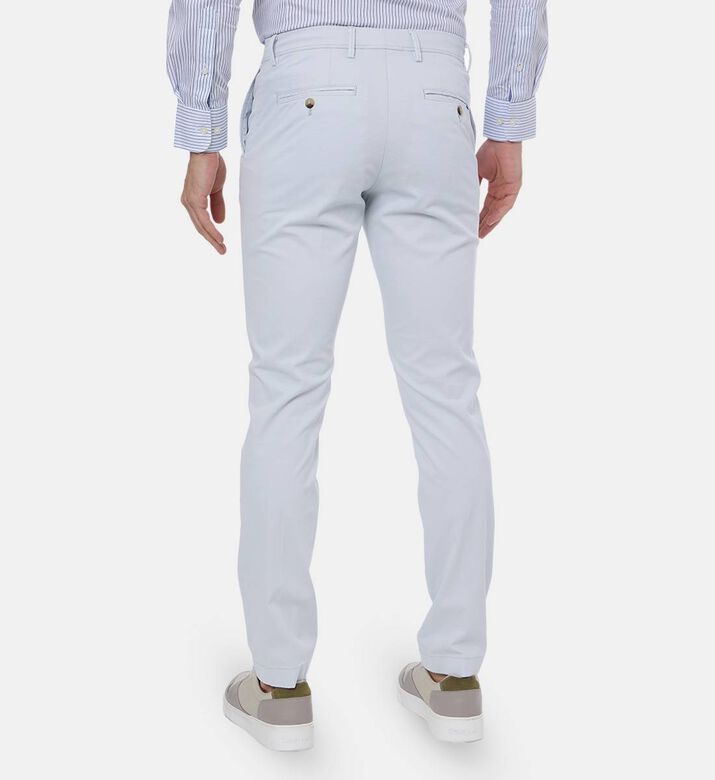 بنطال بقصة عادية بتفاصيل منسوجة