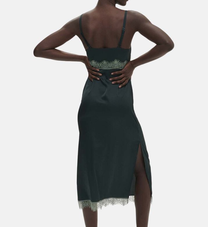 فستان نوم طويل من الساتان