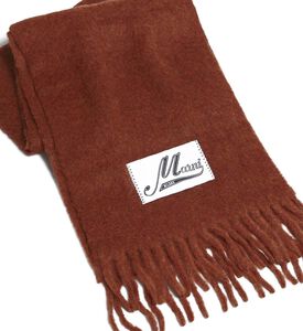 وشاح مطرز بأطراف مهدبة