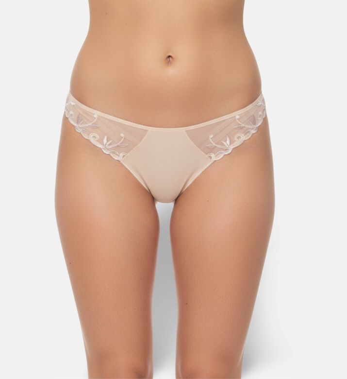 Simone Perele Thong, Model View