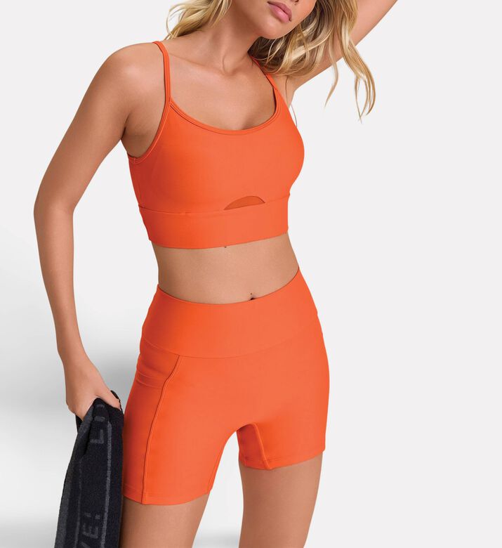 LIVE! Strong Hydrafit Adaptiv Top, Model View