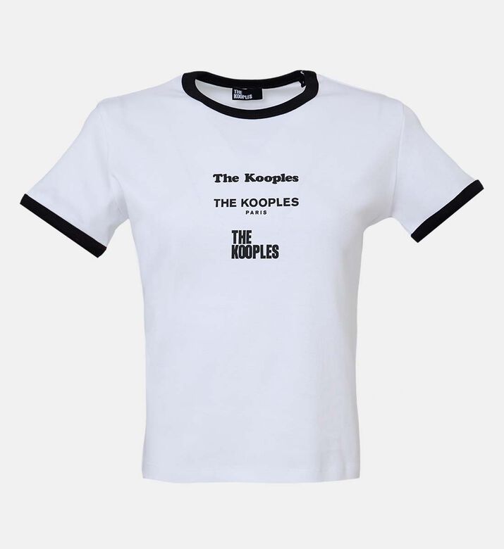 تيشيرت قصير الأكمام بحواف متباينة اللون بطبعة شعار