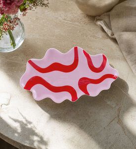 Que Rico Ceramic Scalloped Edges Tray, Model View
