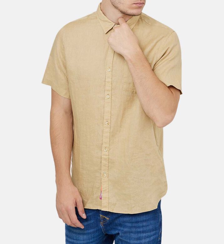 قميص كتان بجيوب وأكمام قصيرة