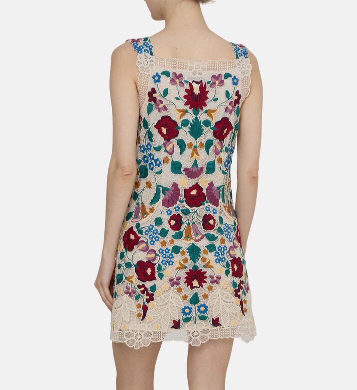 فستان كاثرين قصير مطرز بأزهار