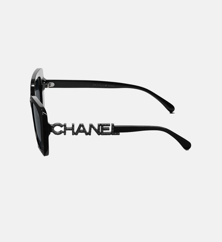 نظارات شمسية مربعة مزيّنة بكريستال