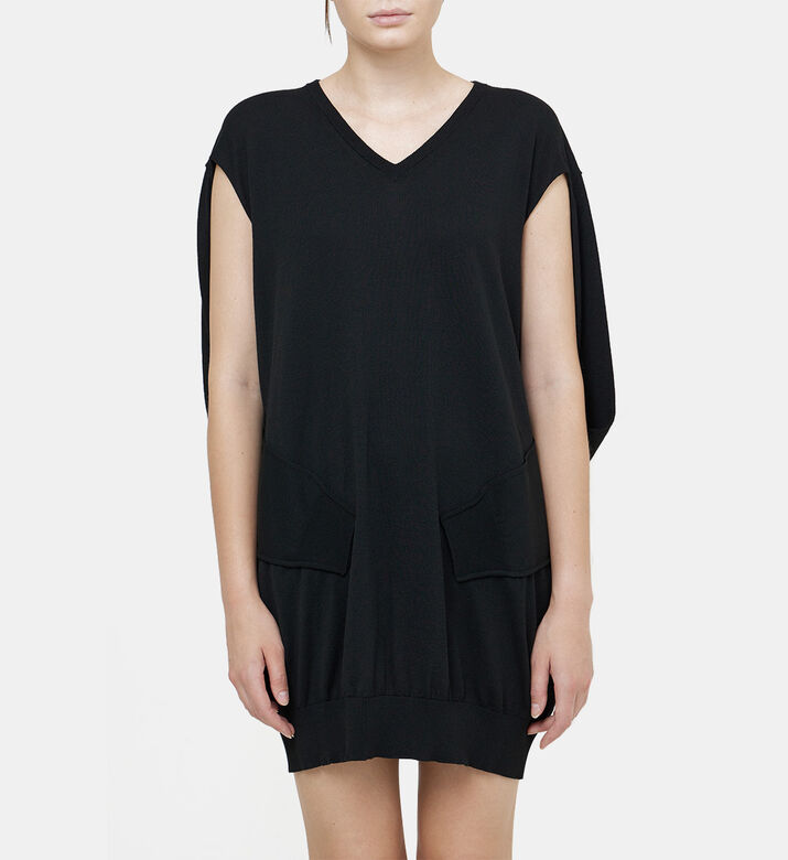 فستان قصير واسع بياقة V