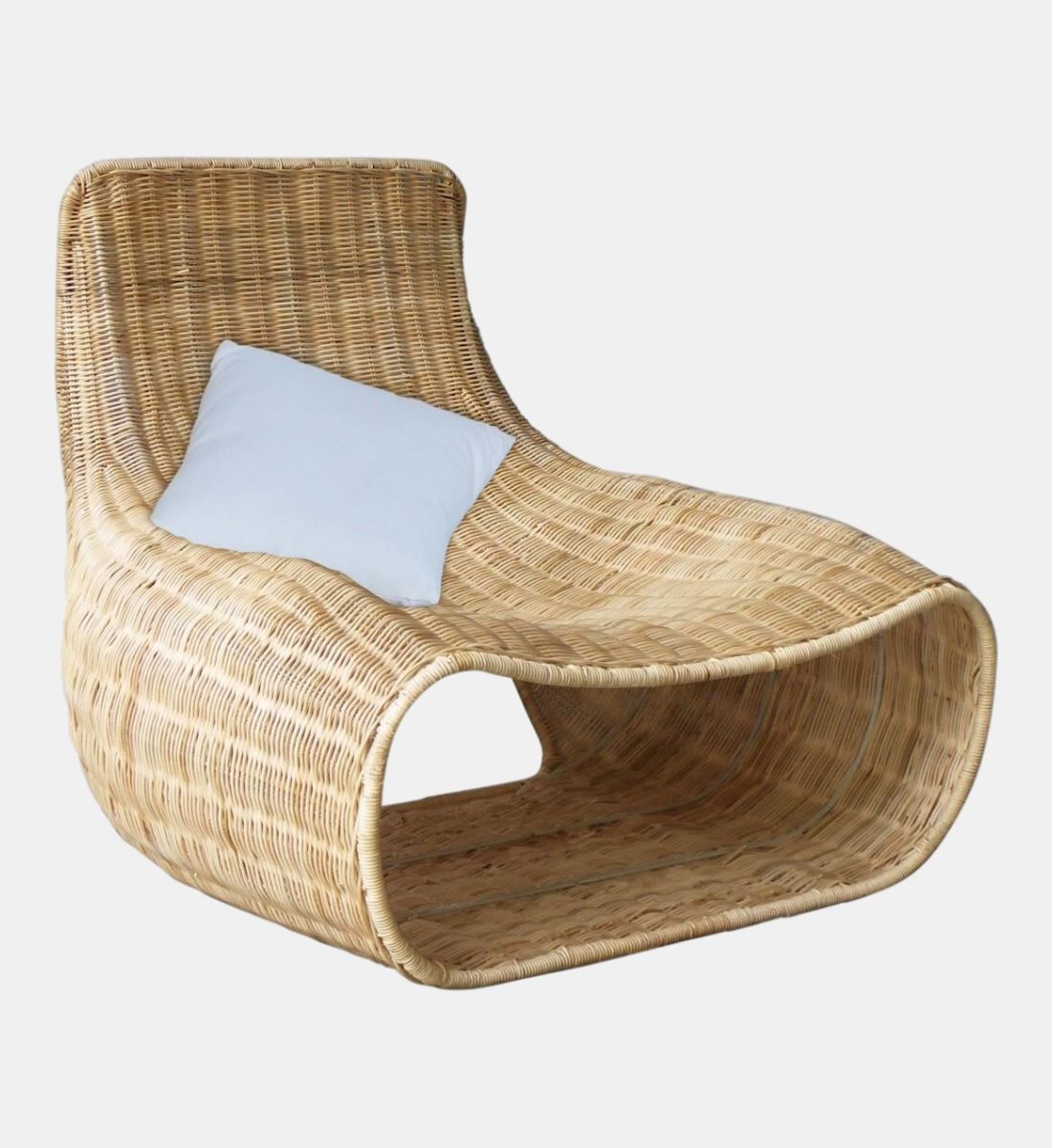 Wicker lounger hot sale chair