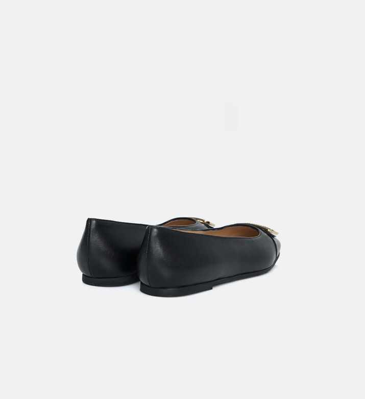 حذاء باليه مسطح جلد بعلامة تجارية ذهبية