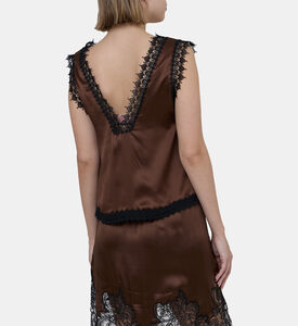 تيشيرت بقصة مربعة قصيرة مناسبة