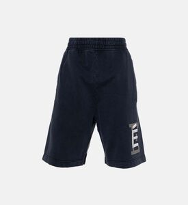 شورت بجيوب جانبية وشعار مطرّز