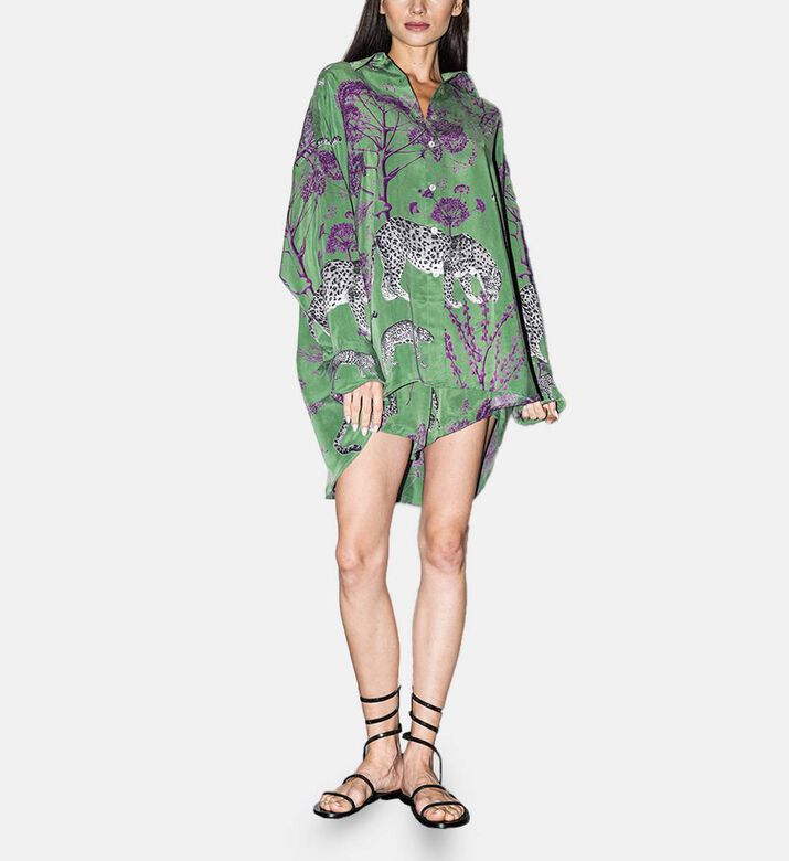 Niluu Shirt Nat, Model View