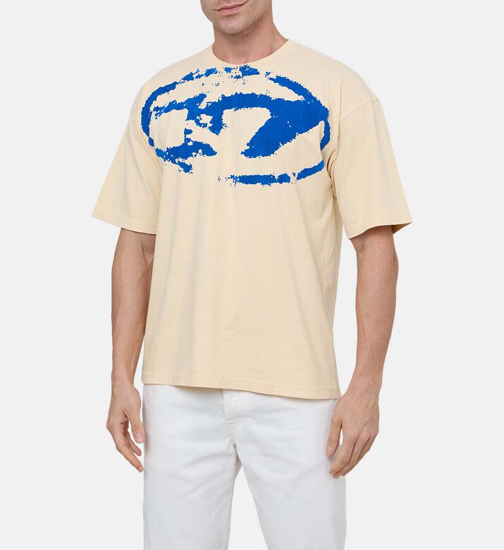 تيشيرت بشعار بارز