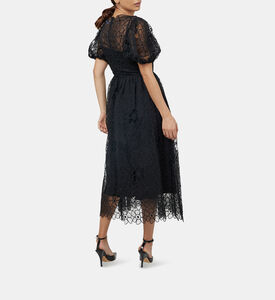 فستان متوسط الطول بأكمام منتفخة من الحرير والتول