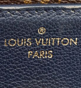 حقيبة فيكتوار لويس فويتون بنقشة العلامة وجزء أزرق داكن مملوكة مسبقًا