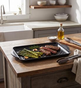 Le Creuset Rectangular Cast Iron Grill Pan, Model View