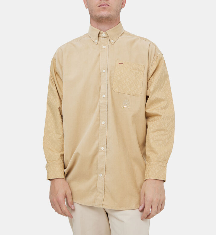 قميص بياقة بأكمام مختلفة