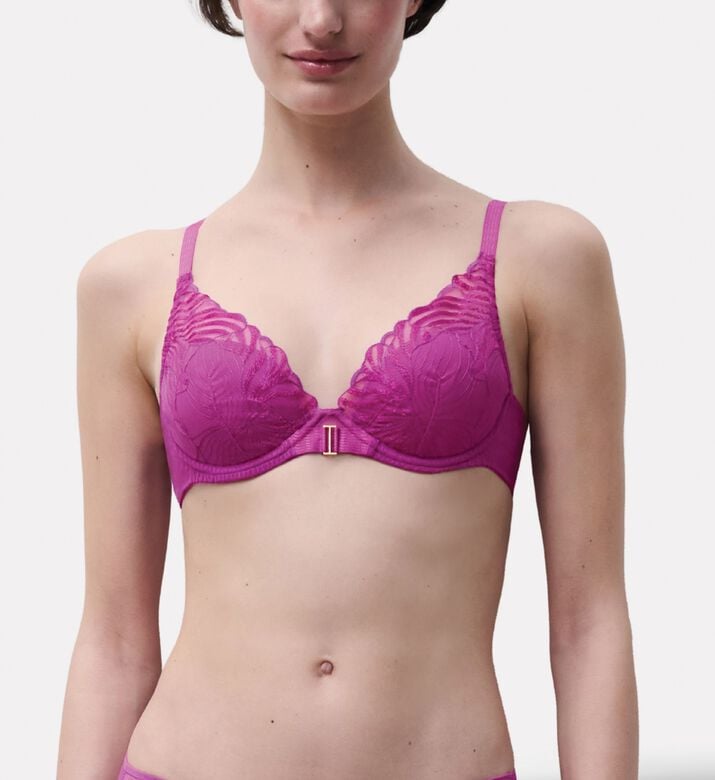 Chantelle Plunge T-shirt Bra, Model View