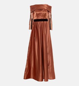 فستان طويل مزين بخرز