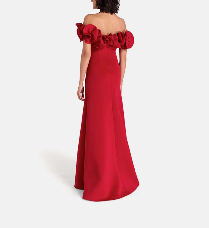 فستان ماكسي بأكتاف مكشوفة مزين بأزهار