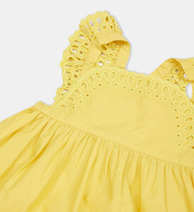 بلوزة بتطريزات انجليزية واسعة