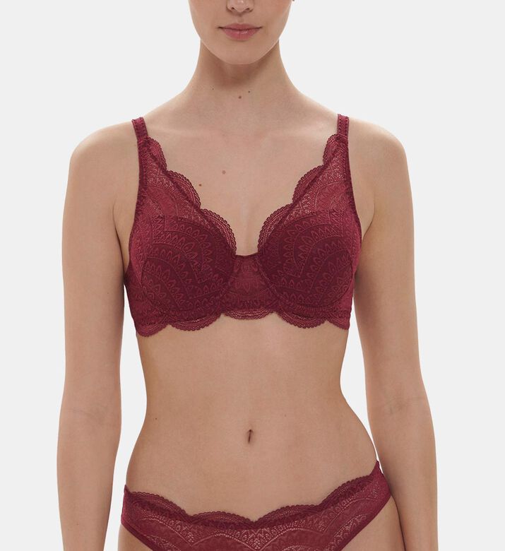 حمالة صدر مبطنة بقصّة تيشيرت