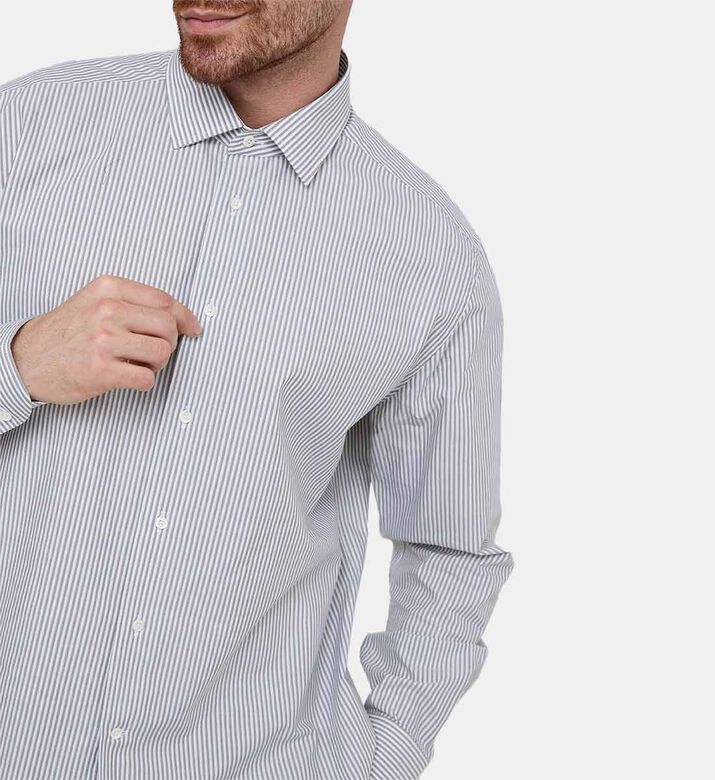 قميص بنقشة مخططة بأكمام طويلة