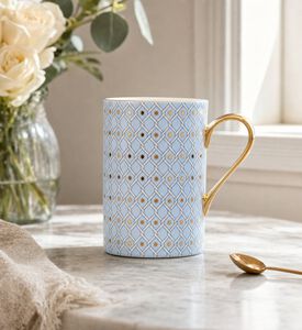 Imperial Gold Handle Blue Lattice Cylindrical Mug, Model View