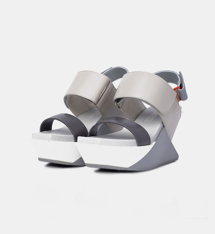 صندل دلتا بكعب ويدج عالي