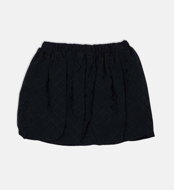 تنورة واسعة بطبعة شعار على كاملها