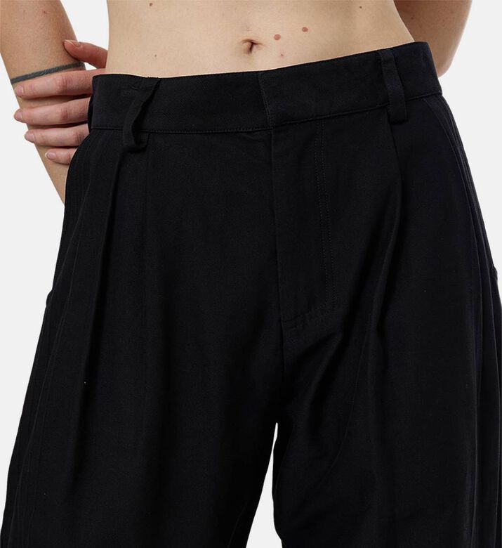 Martan Jo Tailored Pleats Trousers, Model View