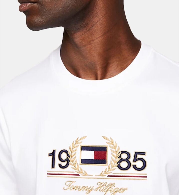 تيشيرت بياقة مستديرة مطرز بلوغو تيشيرت بياقة مستديرة مطرز بلوغو