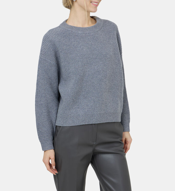 سترة محبوكة بياقة مستديرة