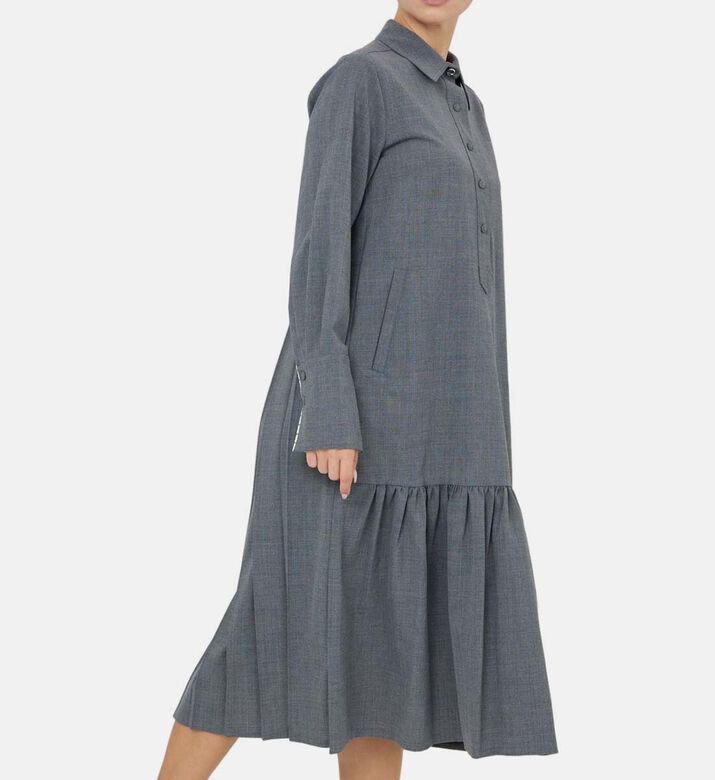 فستان ميدي بياقة بولو وطيات خلفية