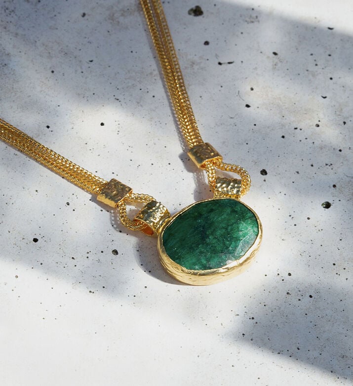 Ottoman Hands Necklace Daphne Emerald, Packshot View Ottoman Hands Necklace Daphne Emerald, Packshot View