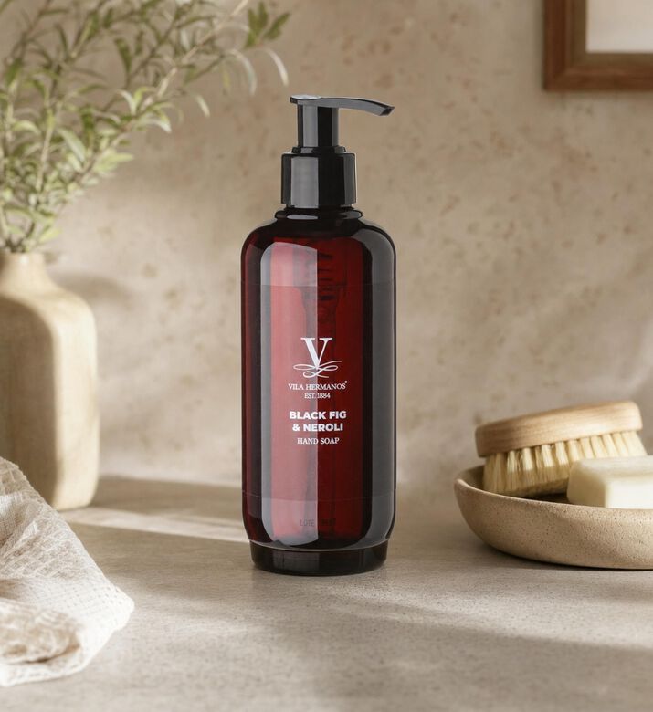 Ladenac Black Fig Neroli Liquid Hand Soap, Model View