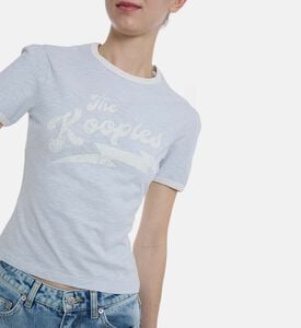 تيشيرت قصير الأكمام بطبعة شعار غرافيكي وحواف بلون مغاير