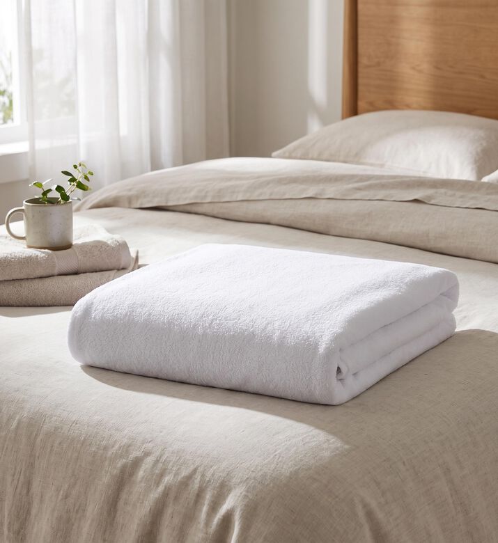 Home Deco and More Waterproof Mattress Protector, White, 100x200x30-cm, Packshot View