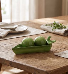 &k Amsterdam Curved Pea Salt Pepper Set, Model View