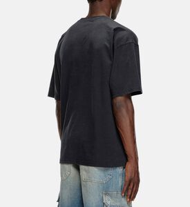 تيشيرت بشعار بارز