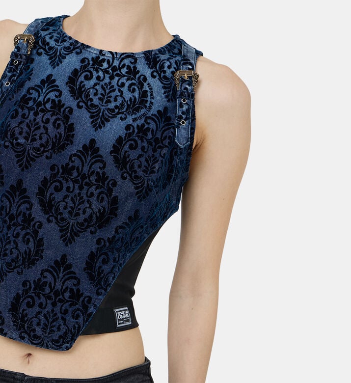 بلوزة قصيرة دنيم بنقشة أزهار بلوزة قصيرة دنيم بنقشة أزهار