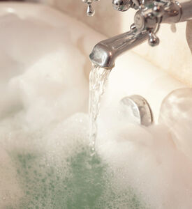 شمعة ريبليكا معطرة برائحة حمام فقاعات 165 جم