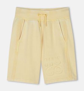 شورت بشعار ثلاثي الأبعاد مطرز