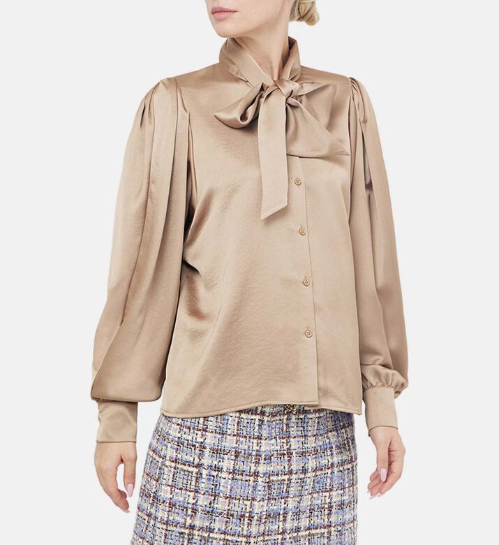 قميص كانديا بوسي بياقة على شكل فيونكة