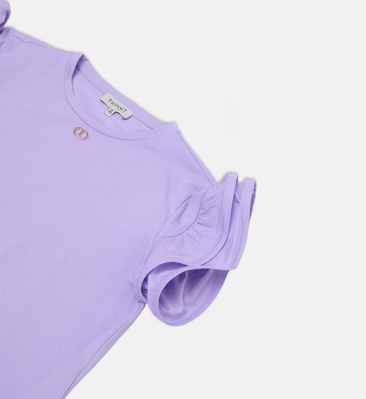 تيشيرت بأكمام قطن مكشكشة بلوغو بشكل حرف تي