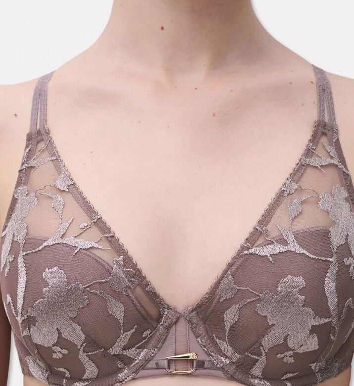 Chantelle Plunge Spacer T-shirt Bra, Model View