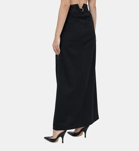 تنورة بشق أمامي