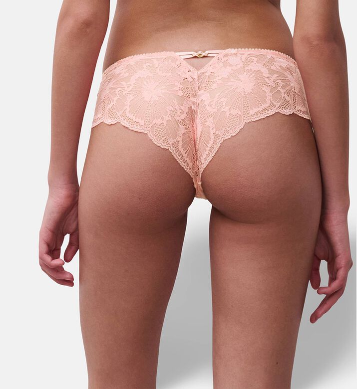 Chantelle Shorty, Model View