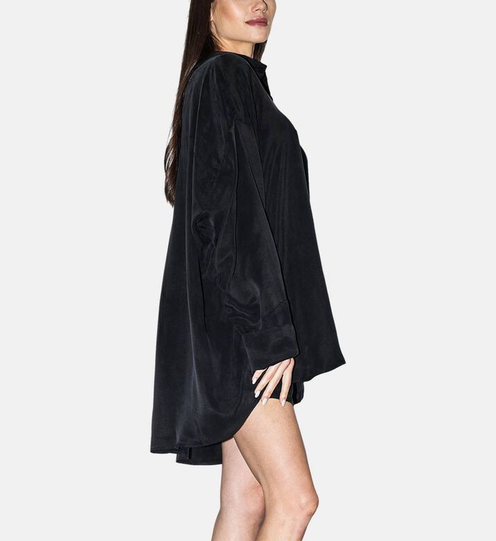 Niluu Shirt Nat, Model View